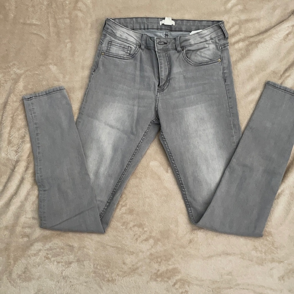 H and M skinny jeans light grey slightly distressed look size 8